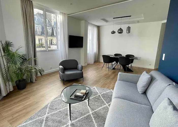 Bright Newly Renovated With Ac Paris