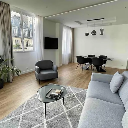 Bright Newly Renovated With Ac Paříž