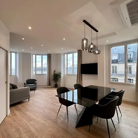 Bright Newly Renovated With Ac