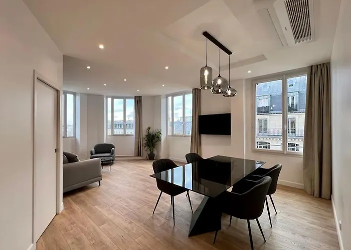 Bright Newly Renovated With Ac